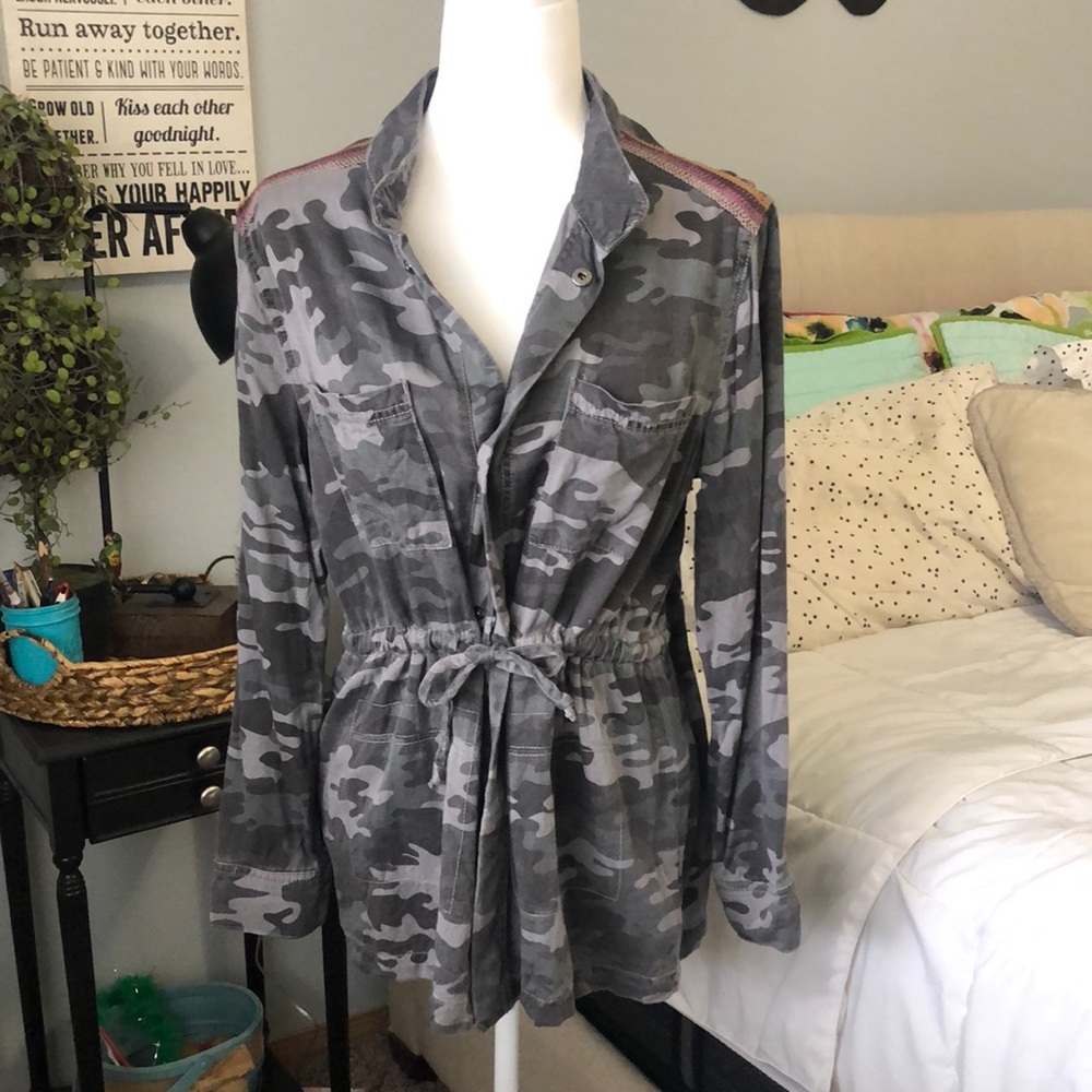 Knox Rose Large Grey Camo Embroidered Jacket